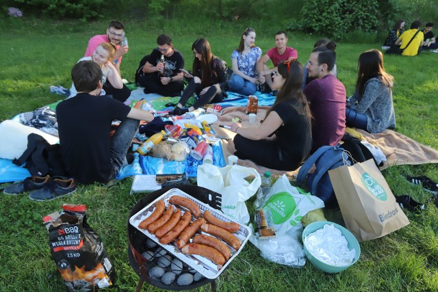 Wielkie grillowanie w kampusie Politechniki Śląskiej Zobacz kolejne zdjęcia. Przesuwaj zdjęcia w prawo - naciśnij strzałkę lub przycisk NASTĘPNE