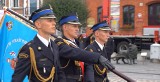 Jest sztandar dla straży pożarnej w Pucku. KP PSP otrzymała go w 50. rocznicę powstania zawodowej straży w Pucku | WIDEO