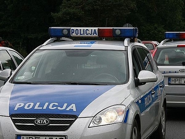 Pikieta sparaliżowała ruch drogowy w mieście. Policja zabezpieczyła miejsce demonstracji.