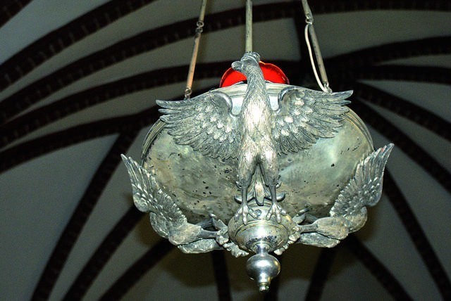 Lampa wotywna - dar generała Józefa Hallera dla parafii w Sarnowie