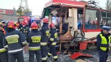 Zderzenie tramwaju i ciężarówki na Zaspie w Gdańsku [7.11.2018]. Do wypadku doszło na skrzyżowaniu ul. Legionów i al. Rzeczpospolitej