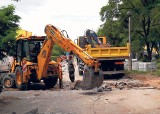 Co robią drogowcy wśród bloków przy ul. Piskorskiej?