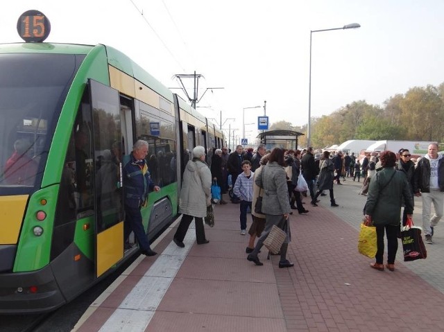 Wszystkich Świętych 2015 w Poznaniu. Sprawdź, jak będą jeździć autobusy i tramwaje!