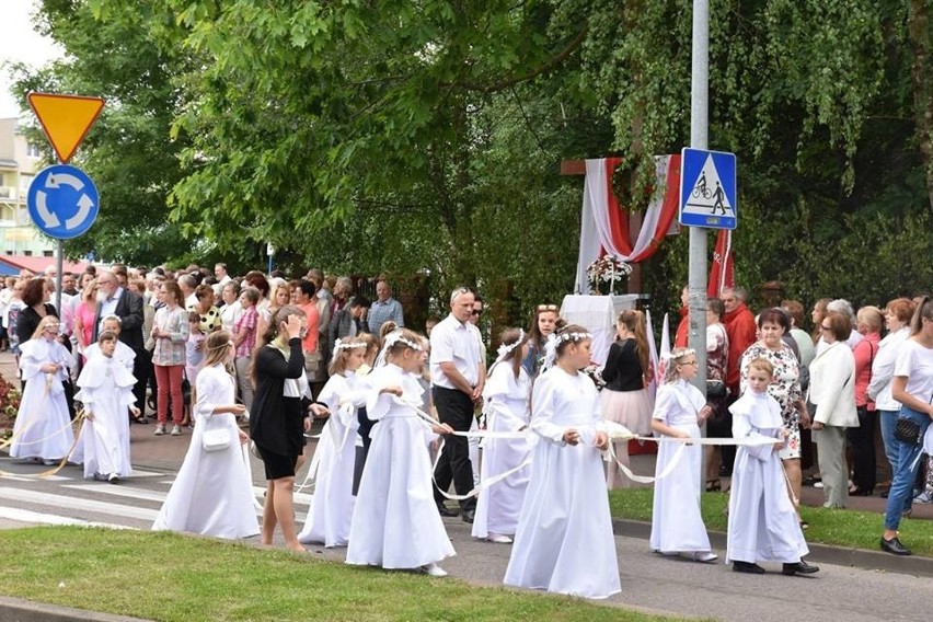 Mnóstwo wiernych wzięło udział w procesji Bożego Ciała w...