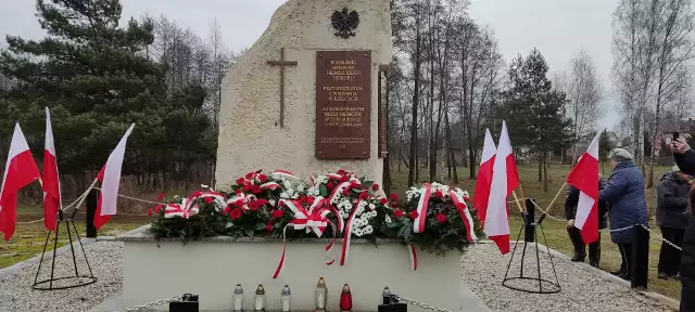 W Osowie oddano hołd zamordowanym przez Niemców 24 Polaków. Zobacz zdjęcia z 80. rocznicy tej zbrodni
