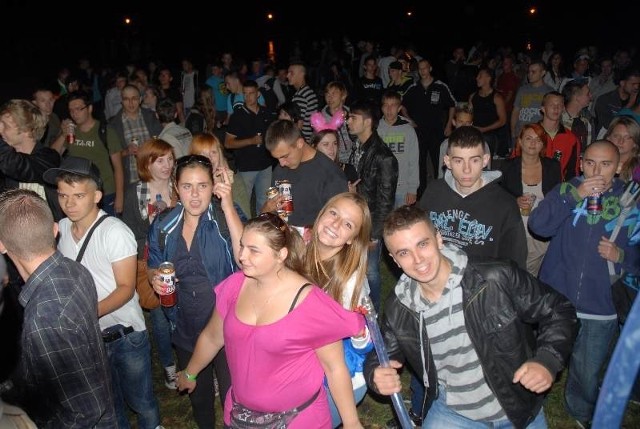 Pomysł na imprezę był świetny, gorzej było z jego realizacją. W piątek 13 lipca nad Jezioro Sławskie przyjechało około 2 tys. ludzi, by bawić się na spontanicznej imprezie.
