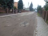 Ulica Raczyńskiego w Poznaniu to dziura na dziurze! [galeria]