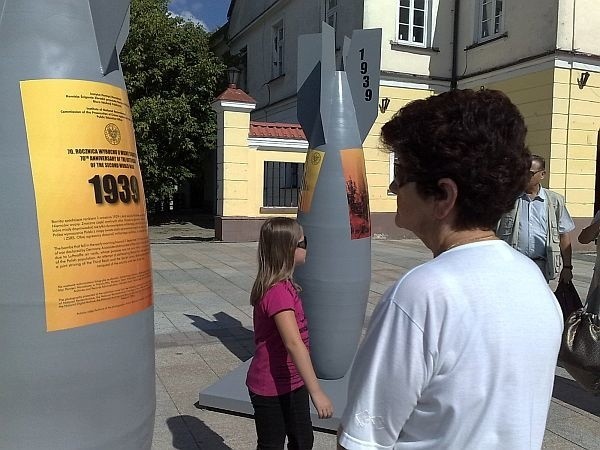 Ekspozycja zdjęć z napaści Niemiec na Polskę w 1939 roku wzbudza zainteresowanie.