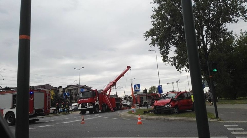 Kraków. Poważny wypadek na ul. Lipskiej [ZDJĘCIA]