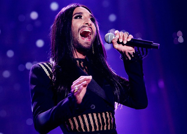 Dlaczego Conchita Wurst nosi brodę?