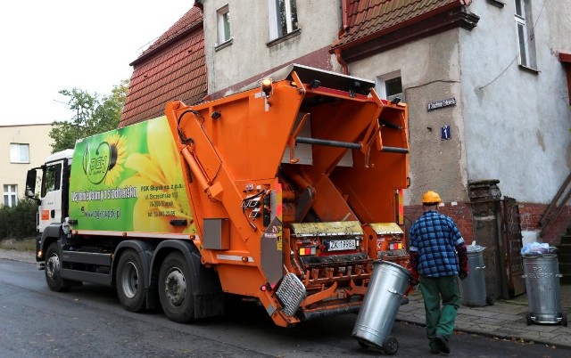 W mieście trwa dyskusja, jak zrobić, by mieszkańcy za śmieci płacili mniej, a firmy zarabiały tak jak do tej pory.