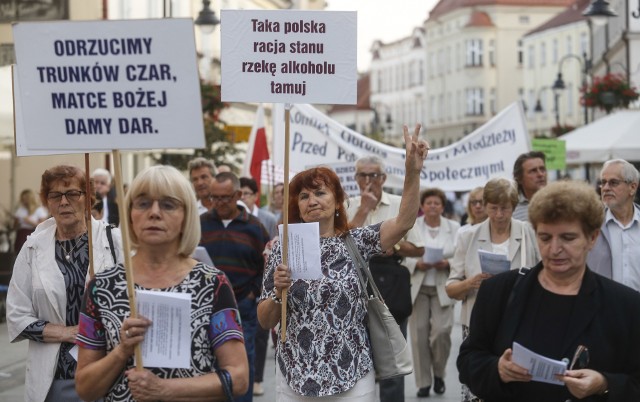 11. Rzeszowski Marsz na Rzecz Trzeźwości przemaszerował w środę ulicami miasta. Poprzedziła go msza św. w kościele p.w. Św. Krzyża przy ul. 3–go Maja.Zobacz także: I Marsz Równości w Rzeszowie