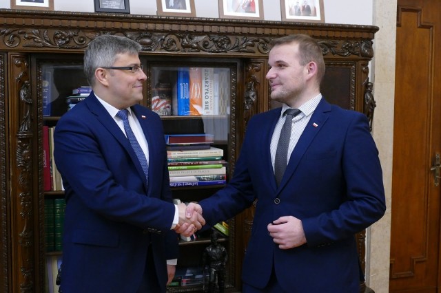 Kamil Jaszczak został nowym sekretarzem partii na Śląsku. Na zdjęciu z wojewodą śląskim Jarosławem Wieczorkiem