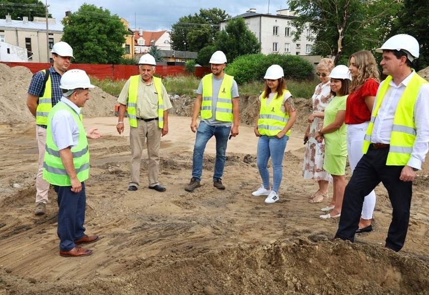 Budowa szkoły i przedszkola przy Partyzantów w Ostrowi Mazowieckiej już rozpoczęta. Kiedy dzieci pójdą do nowej szkoły?