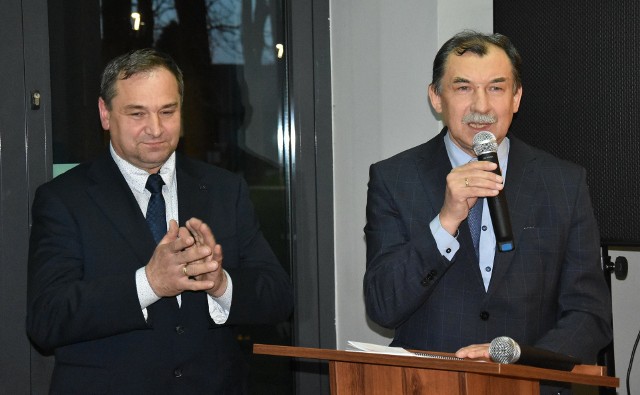 Radny powiatowy z PSL Krzysztof Ciesielski (z lewej) i kandydat Trzeciej Drogi na burmistrza Nowego Brzeska Jan Chojka