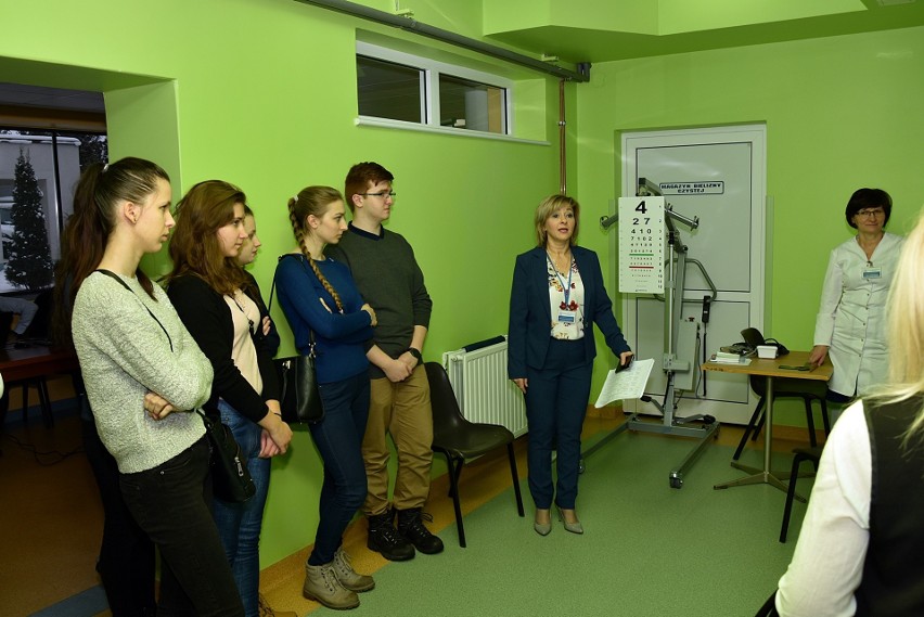 Gorlice. Maturzyści gorlickich szkół w szpitalu poznawali specyfikę jego pracy [ZDJĘCIA]