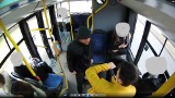 Bandyta pobił chłopca w autobusie w Rybniku. Rozpoznajecie tego mężczyznę? Dajcie znać policji. Zobaczcie zdjęcia z monitoringu