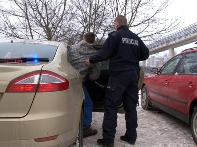 Kierowca passata został zatrzymany na ul. Dąbrówki.