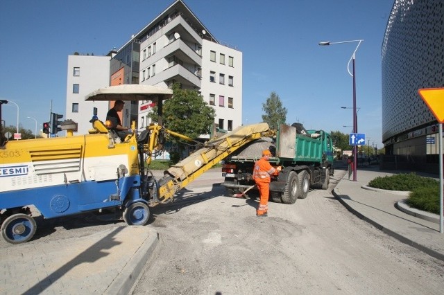 Drogowcy zerwali asfalt z ulicy Polnej w Kielcach, choć była ona niedawno remontowana.