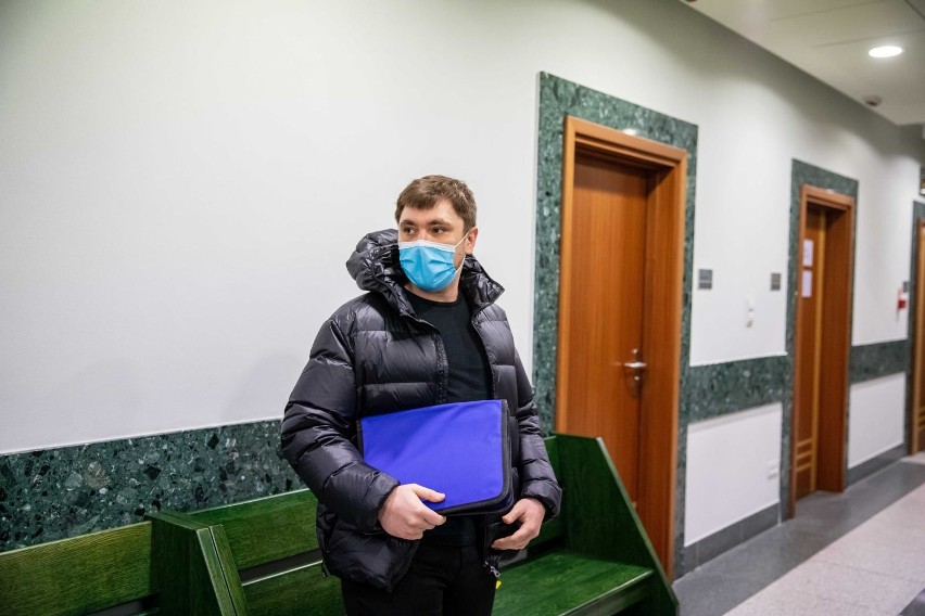 Daniel Martyniuk znieważył policjantów, groził gwałtem, jednego z mundurowych pogryzł. Usłyszał wyrok więzienia w zawieszeniu