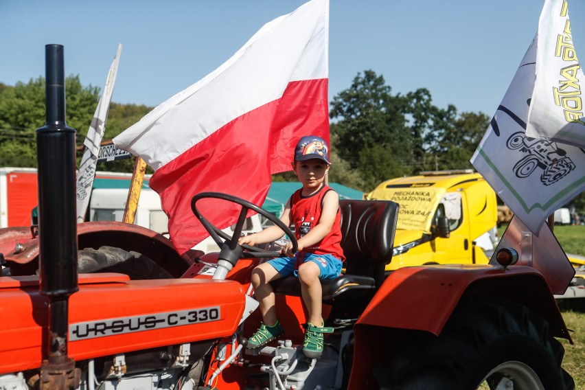 Niesamowita wystawa starych traktorów w Rudawce Rymanowskiej [ZDJĘCIA]