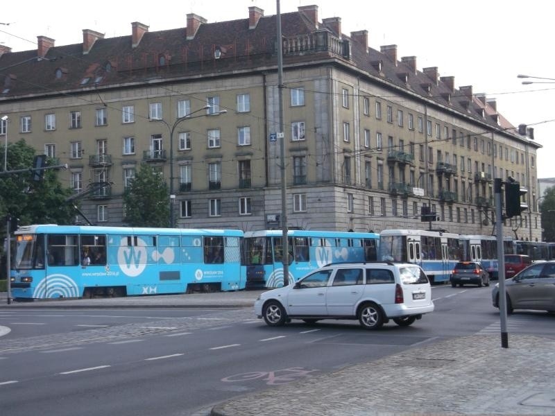 W piątek lepiej ustawiono sygnalizację dla samochodów na...