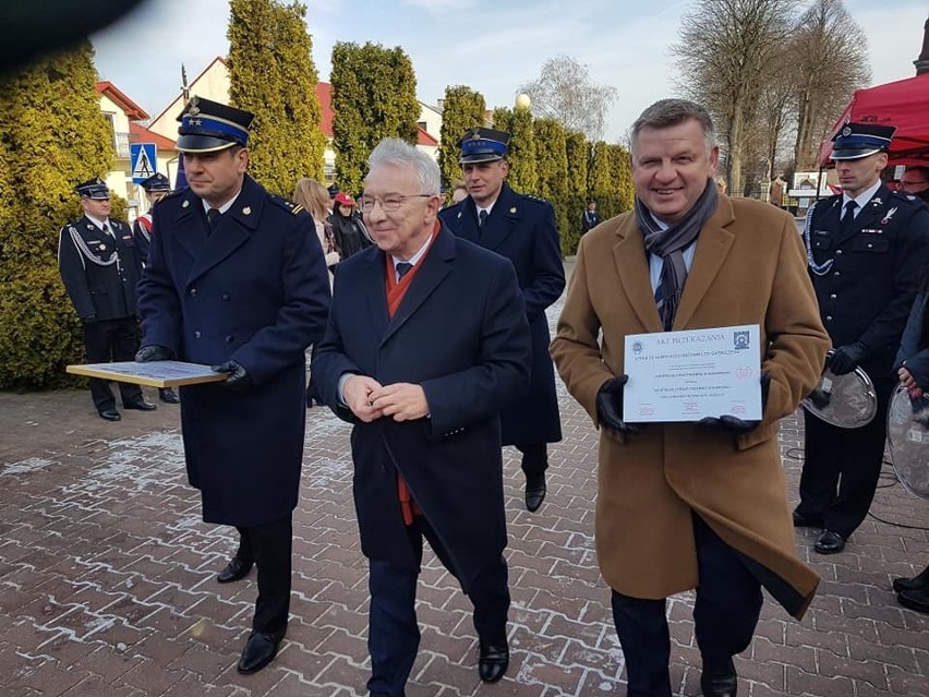 Strażacy z Ochotniczej Straży Pożarnej w Iwaniskach i...