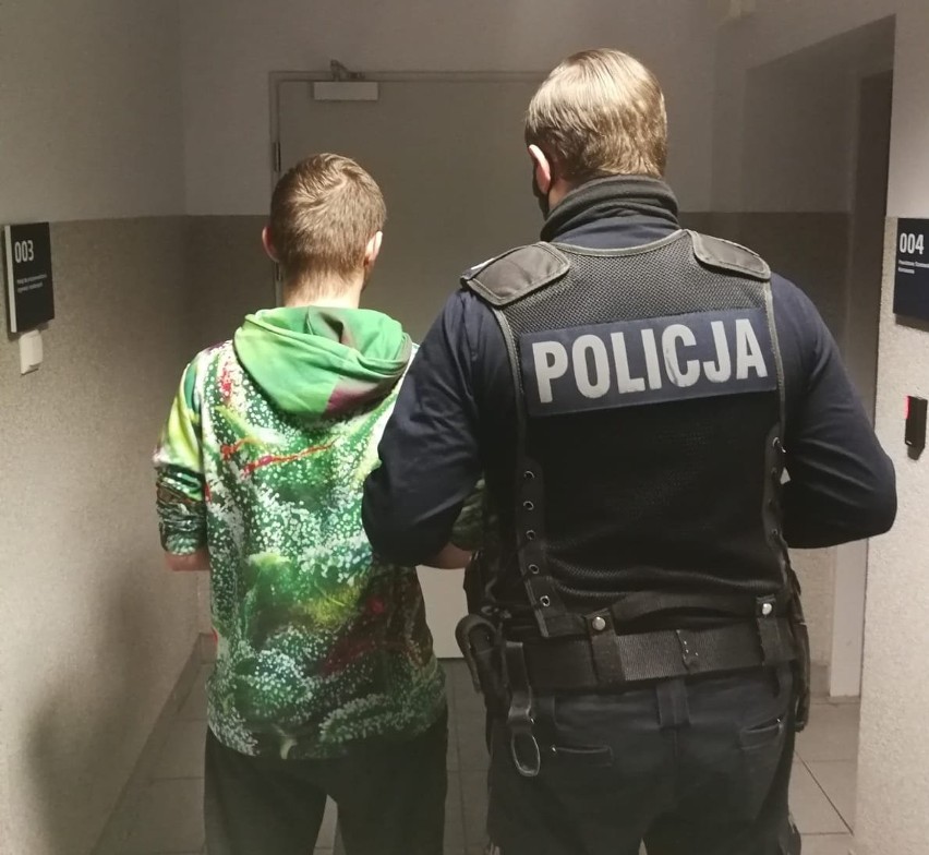 Policjanci zauważyli go, wracając z interwencji. 20-latek miał przy sobie marihuanę