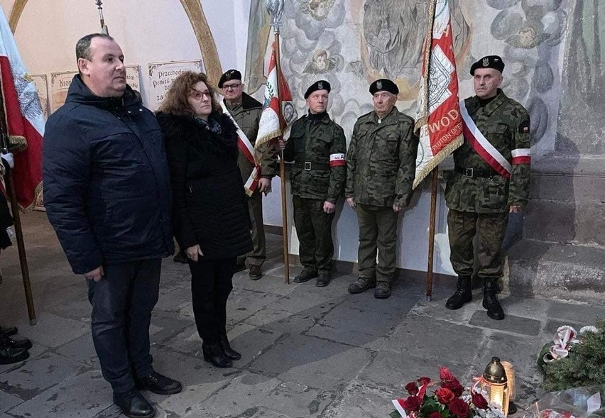 W Wąchocku uczczono rocznicę powstania Armii Krajowej. Była poseł Agata Wojtyszek