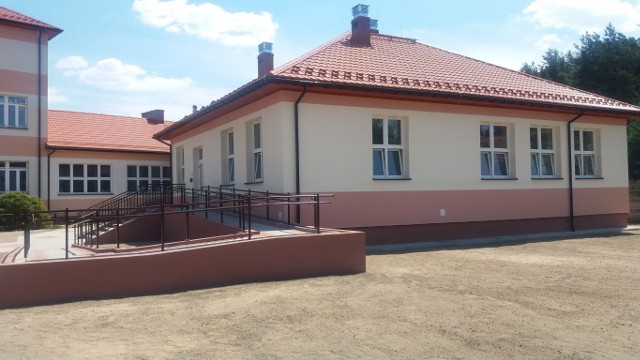 Tak wygląda nowy budynek przedszkola, które dobudowano do Szkoły Podstawowej w Olesznie. Otwarcie już 3 września.