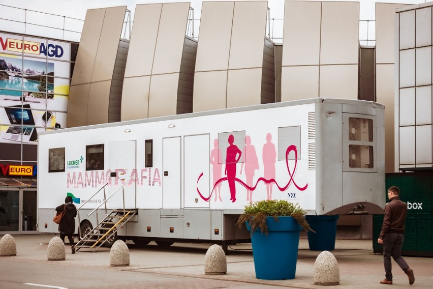 Bezpłatna mammografia w Krakowie. Parę minut w mammobusie może uratować życie 