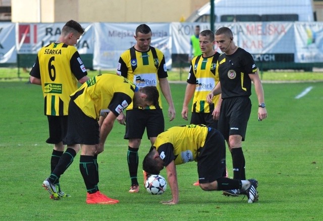 Piłkarze Siarki Tarnobrzeg rozegrają w tym roku jeszcze cztery mecze o drugoligowe punkty.