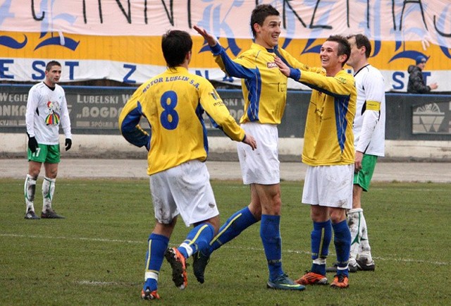 Piłkarze Motora Lublin zagrali w halowym turnieju piłki nożnej w więzieniu