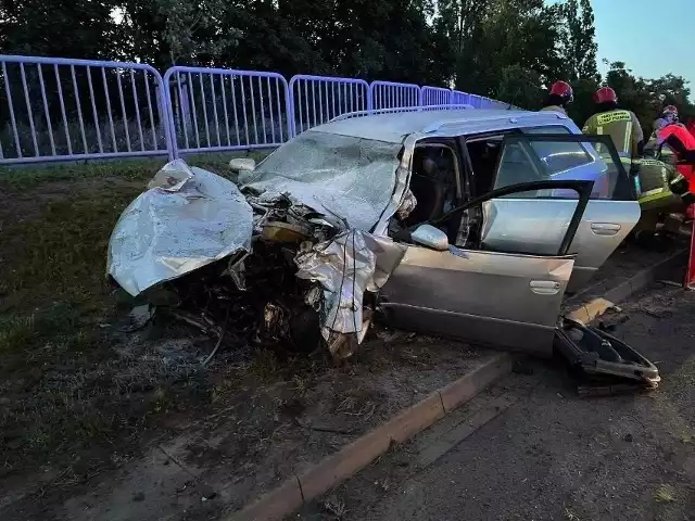 Do wypadku doszło w nocy na trasie ze Środy Wielkopolskiej do Poznania. Kierowcą był 16- letni Dariusz, który kierował się w stronę centrum miasta. Taksówka, w którą uderzył nieletni stała na światłach awaryjnych w zatoczce. Przez silne uderzenie samochód został z niej wyrzucony na środek dwupasmowej jezdni. Pojawiły się informację, że 16-latek w momencie uderzenia poruszał się z prędkością 200 km/h.