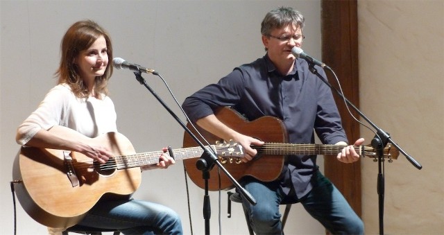 1 kwietnia w sali widowiskowej Miejsko - Gminnego Ośrodku Kultury w Mogielnicy wystąpił duet Andrzej Korycki i Dominika Żukowska. Początek koncertu o godzinie 18.
