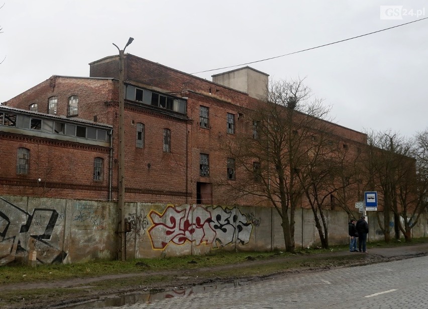 To ostatnie już budynki po starej Cukrowni. Może uda się je uratować przed zburzeniem