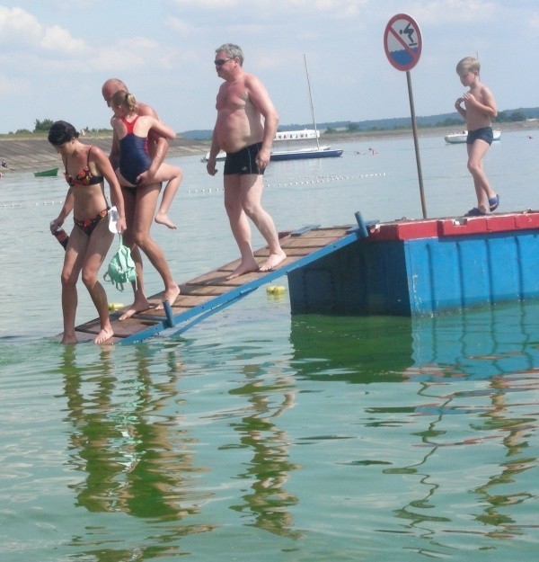 W Jeziorze Nyskim zakwitły sinice.