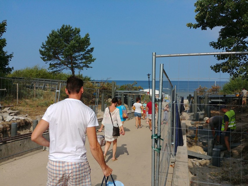 Okropny hałas na plaży w Międzyzdrojach. Turyści mają dość [ZDJĘCIA, WIDEO]