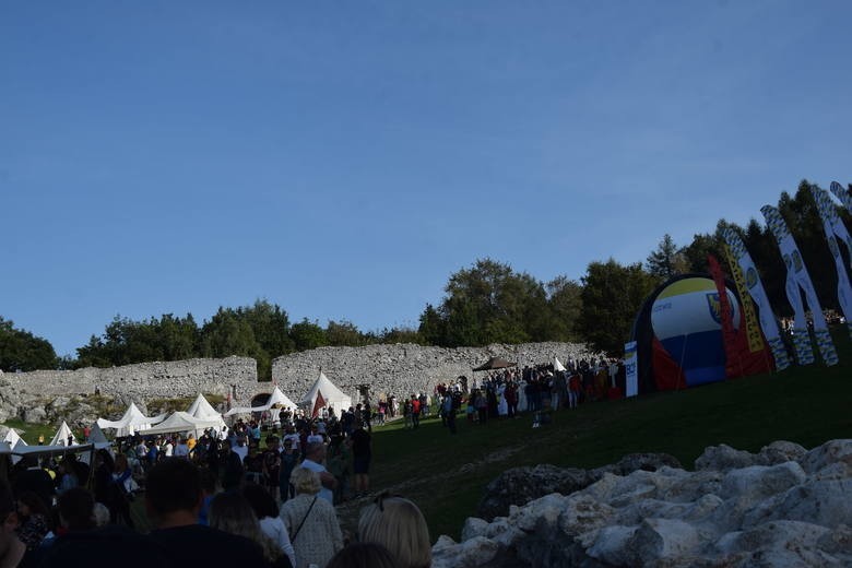 Zamek Ogrodzieniec zaprasza w tę sobotę na pokazy rycerskie