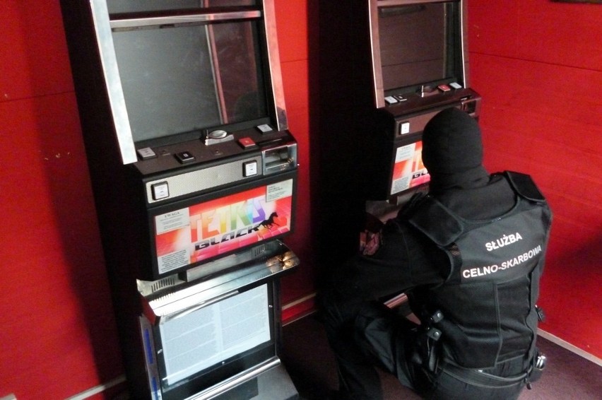 7 nielegalnych automatów do gier hazardowych zatrzymali...