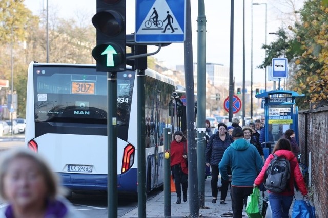 Kraków. Funkcjonowanie komunikacji miejskiej 2 i 3 listopada