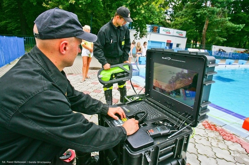 Wrocław: Pokaz ratownictwa na basenie przy Wejherowskiej (ZDJĘCIA)