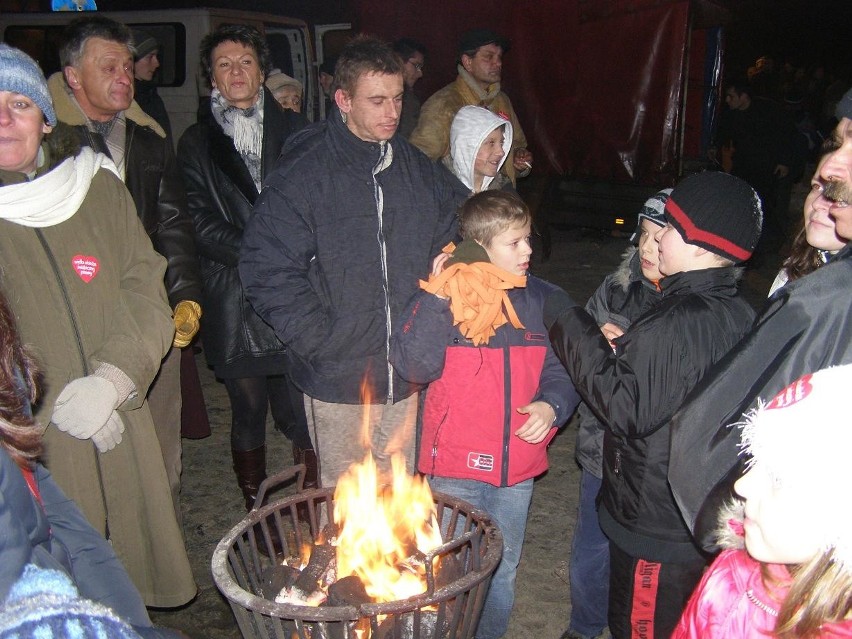 Niektórym przypominały się dawne czasy, kiedy przy...