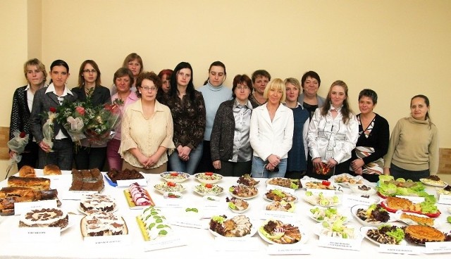 Kurs był zorganizowany przez chojnicki MOPS i bruski MGOPS. Odbywał się w Szkole Biznesu. Na zdjęciu uczestniczki.