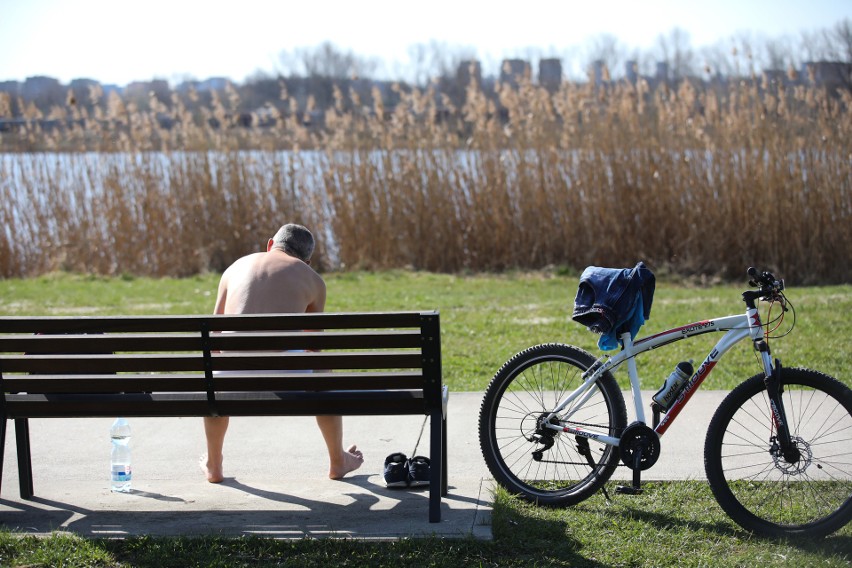 Kraków. Trwa budowa tężni solankowej nad zalewem Bagry. Ma być otwarta na majówkę! [ZDJĘCIA]