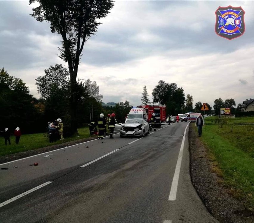 Wypadek na DK 75 w Maciejowej. Zderzyły się dwa pojazdy. Jedna osoba w szpitalu [ZDJĘCIA]