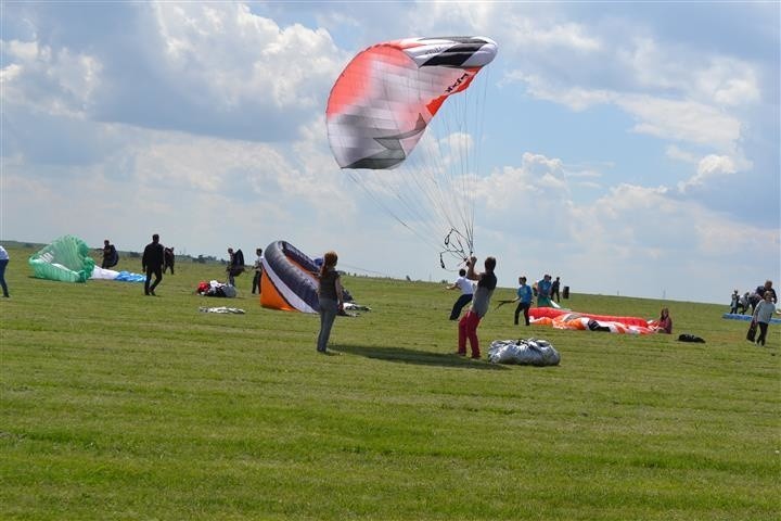 Na targach paralotniczych w Rudnikach można nie tylko...