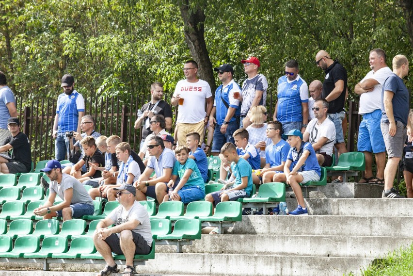 Hutnik Kraków. Kibice beniaminka II ligi na inauguracyjnym meczu z GKS-em Katowice [ZDJĘCIA]