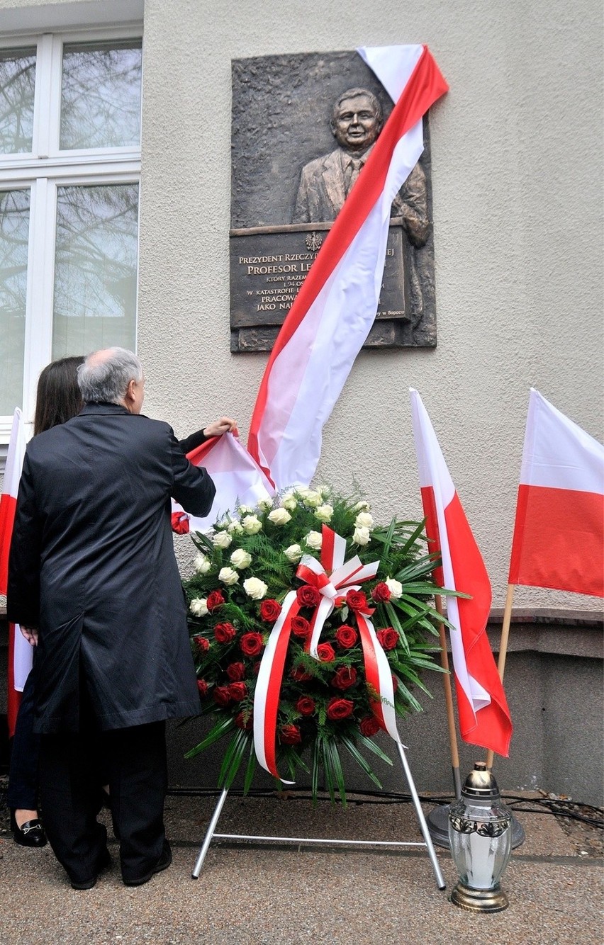 Tablica ku czci Lecha i Marii Kaczyńskich oraz ofiar...