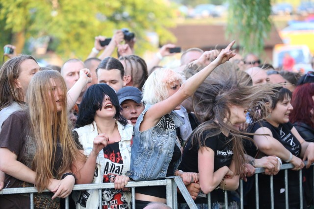 Tak się bawiła publiczność na ubiegłorocznym festiwalu Rock na Bagnie